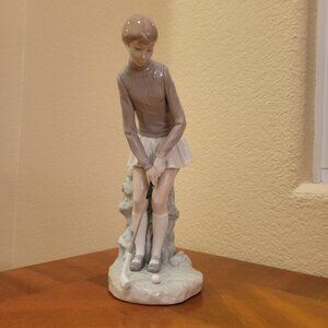 Llardo Figurine - Female Golfer